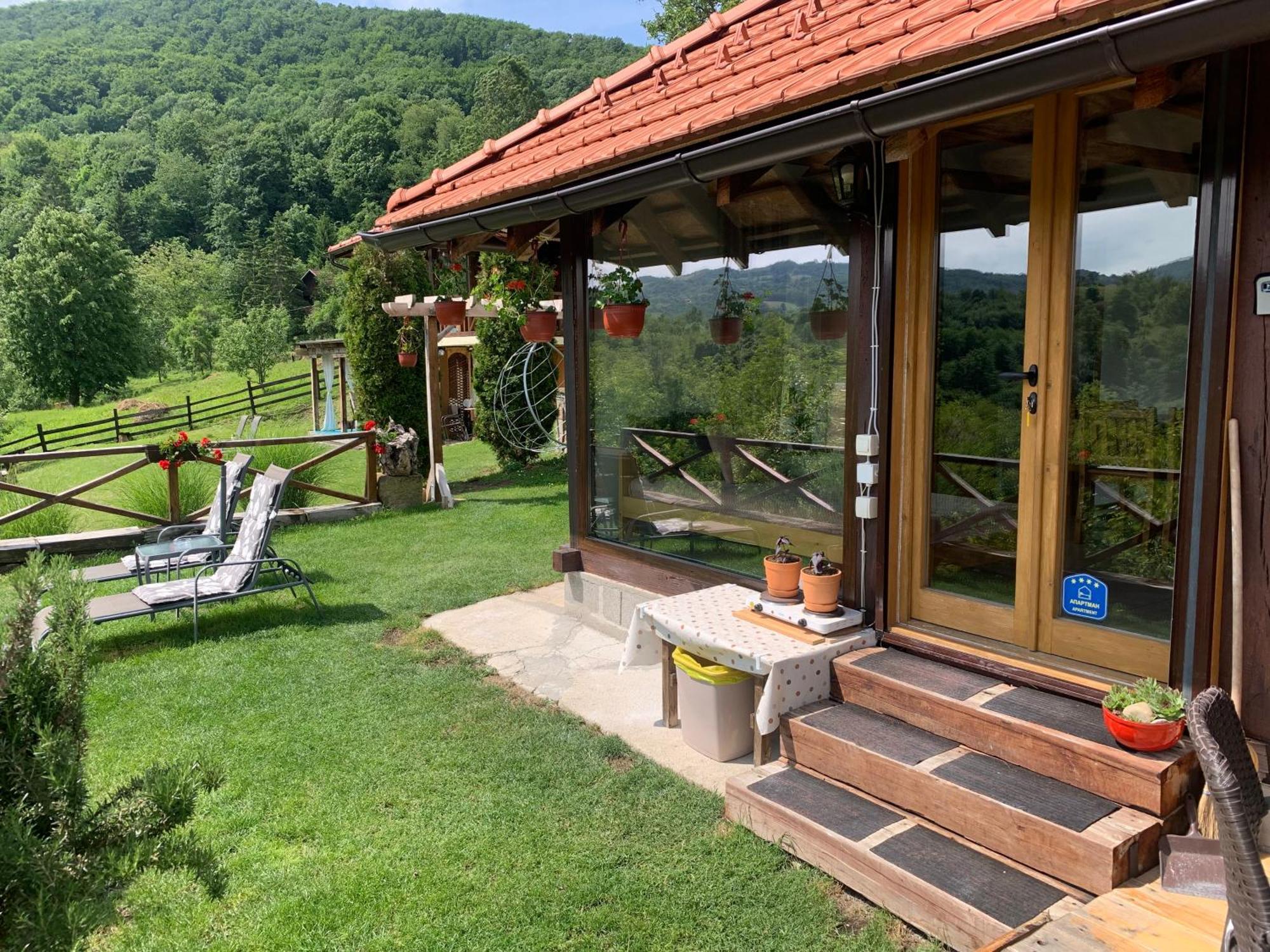 Apartmani Lunija Gornji Milanovac Exteriör bild