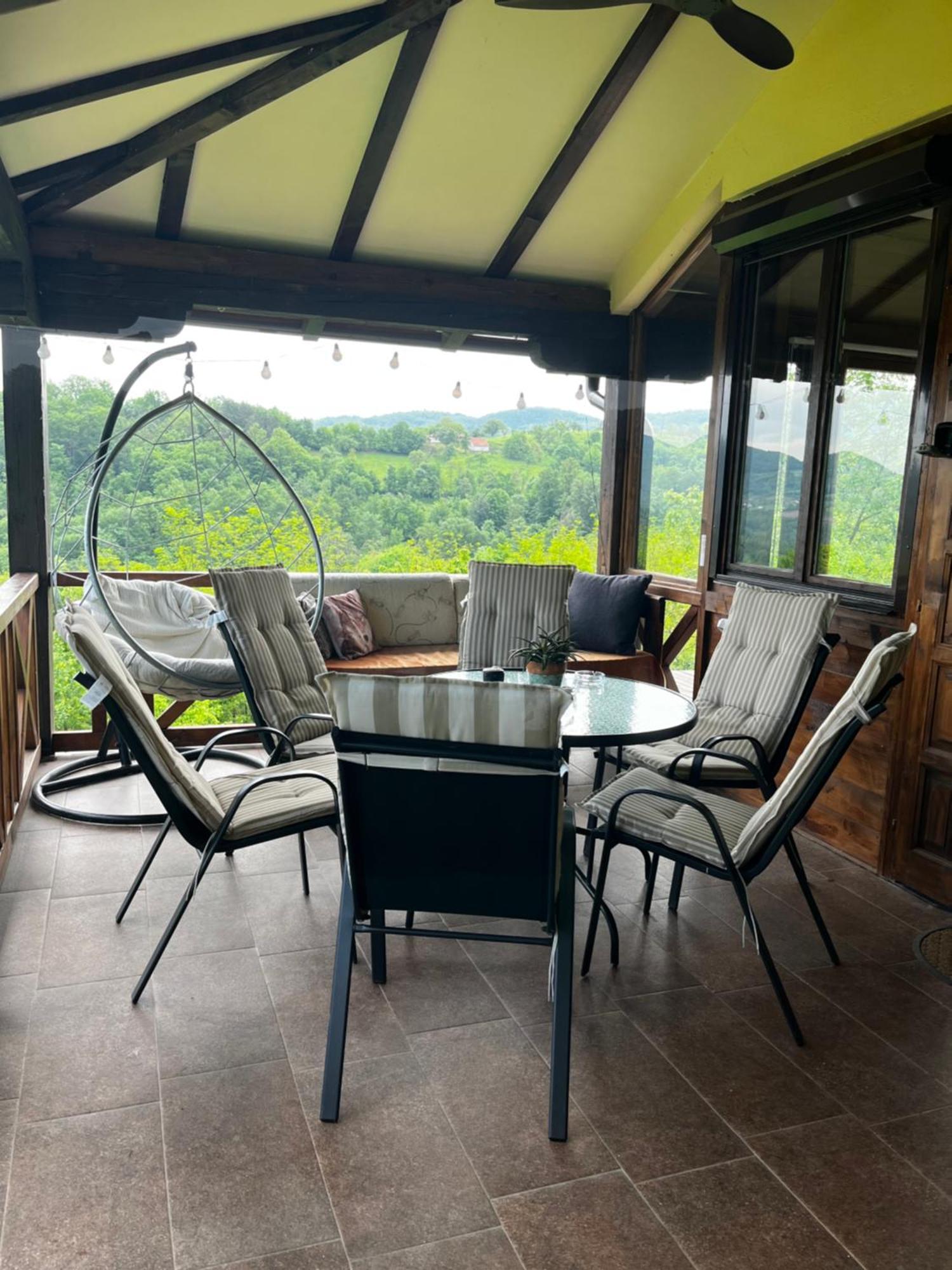 Apartmani Lunija Gornji Milanovac Exteriör bild